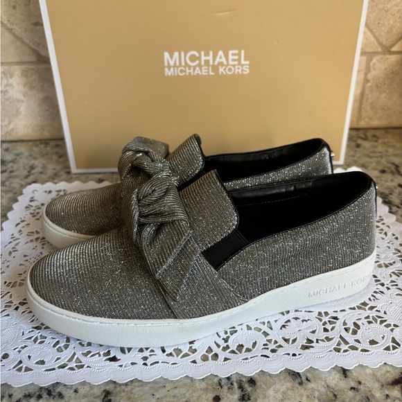 Michael Kors Almost New Willa Silver Glitter Sneakers Size 6.5 - Picture 6 of 15